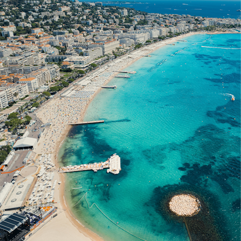 Discover glamorous Cannes – a fifteen-minute drive away