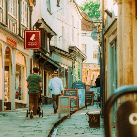 Reach Frome’s cafés and shops in 4 minutes by car
