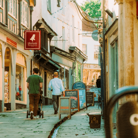 Reach Frome’s cafés and shops in 4 minutes by car