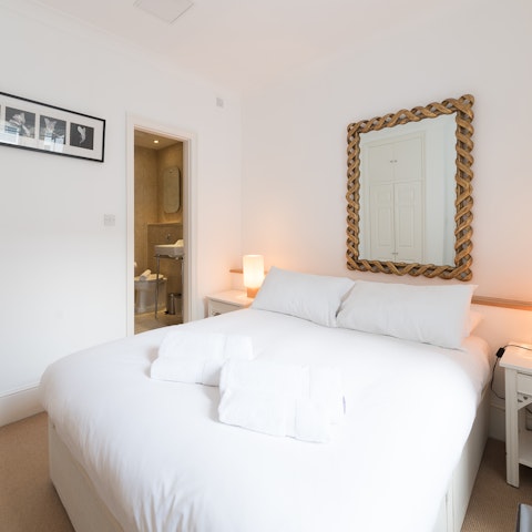 Wake up in the comfortable bedroom feeling rested and ready for another day of London sightseeing