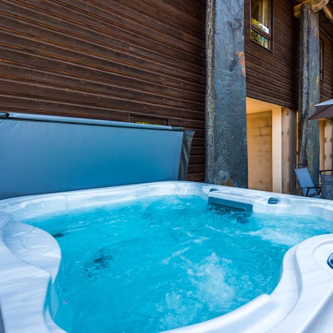 Unwind in the jacuzzi hot tub after a hike in Snowdonia