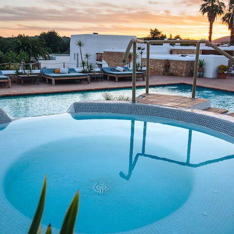 Watch the sunset from the jacuzzi