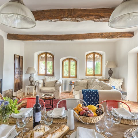 Enjoy a tipical French dinner with local wine