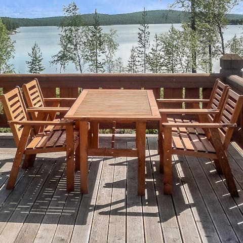 Enjoy al fresco meals on the deck