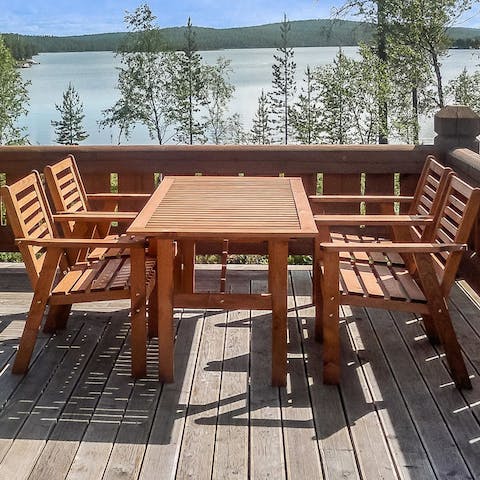 Enjoy al fresco meals on the deck