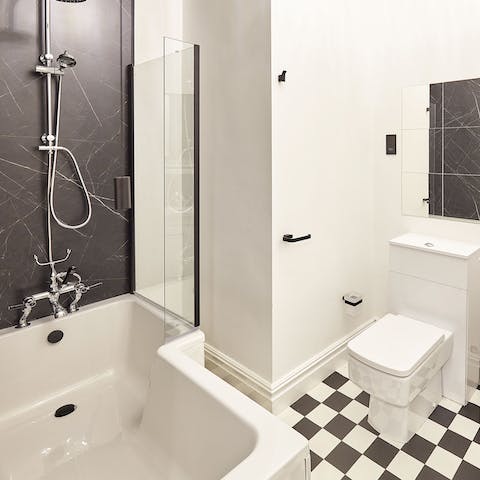 Finish the day with a relaxing soak in the P-shaped bathtub