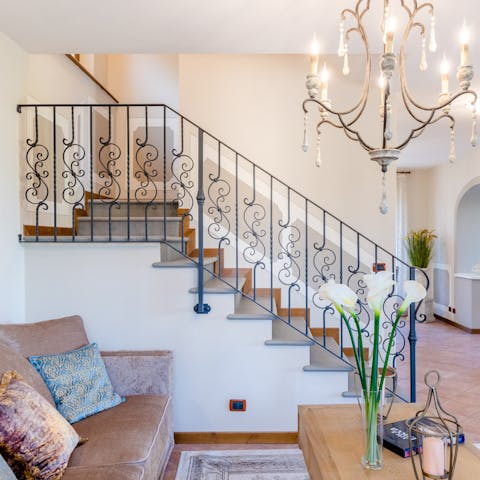 Guests said the home is tastefully decorated and features a variety of amenities, including a fully equipped kitchen, comfortable beds, and a spacious living room.