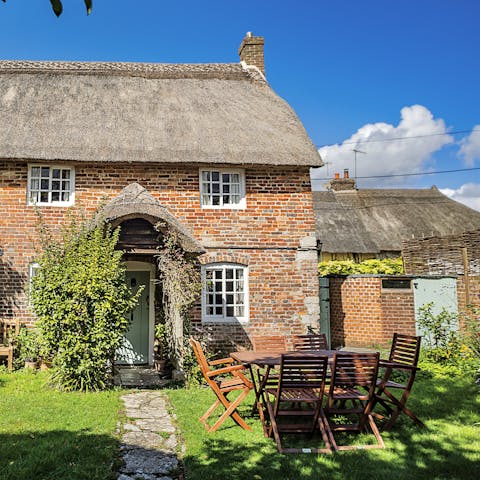 Savour your favourite evening drinks in the garden