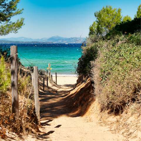 Discover Porquerolles' crystal-water beaches