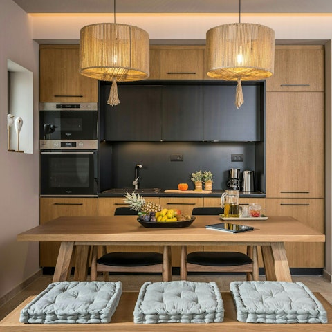 Cook in the chic kitchen or dine out in Chersonissos
