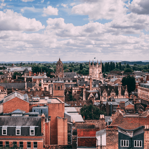 Cycle ten minutes into central Cambridge for historic landmarks, lively bars and excellent eateries
