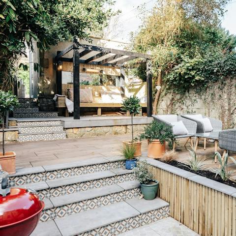 Pass warm afternoons out in the green garden space and fire up the barbecue come dinner time
