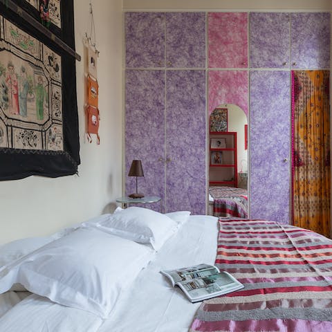 Sleep well on a sumptuous round bed