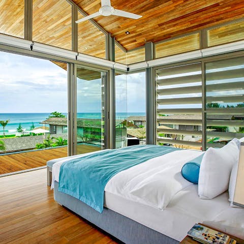 Wake up well-rested in the luxurious bedroom and gaze out on the glistening ocean