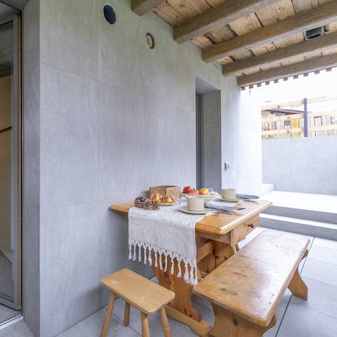 Serve up a wholesome brunch on the private terrace before hitting the slopes