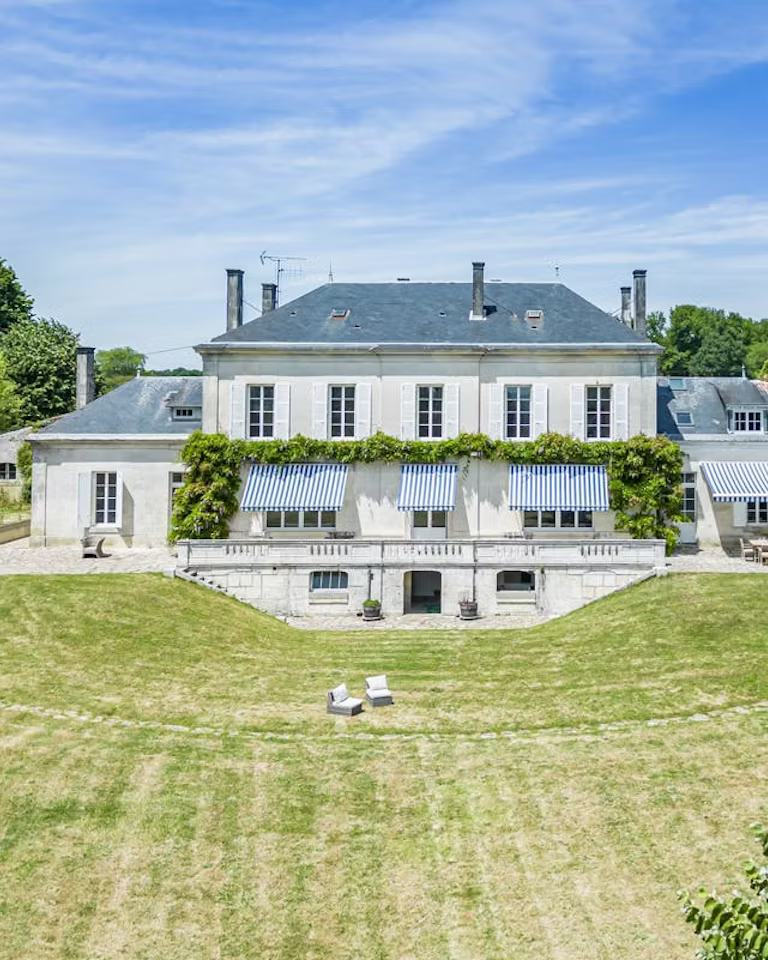 Historic Vineyard Manor