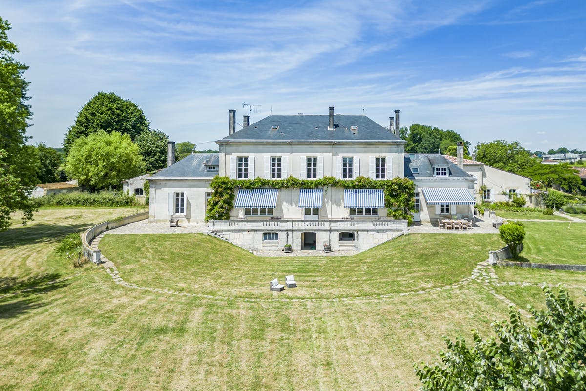 Historic Vineyard Manor