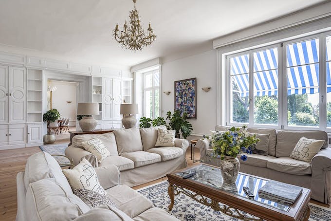 Historic Vineyard Manor