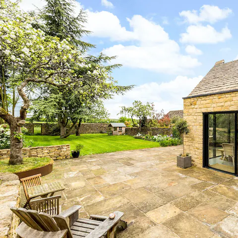 Kick your feet up in the garden after a day trip to Oxford, a short drive away