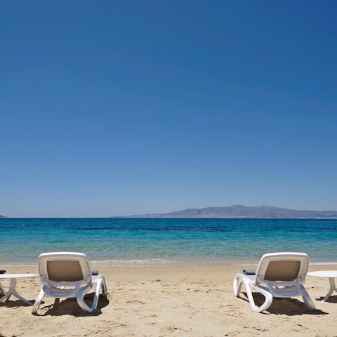 Make the most of your beautiful Plaka beachfront location
