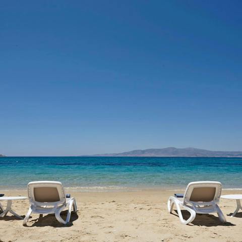 Make the most of your beautiful Plaka beachfront location