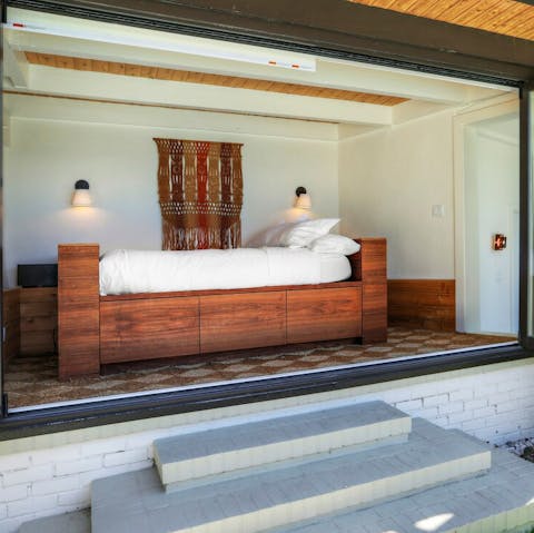 Have a nap in the poolside guest quarters