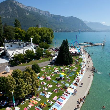 The nearest beach is only 15 minutes walk away from the home