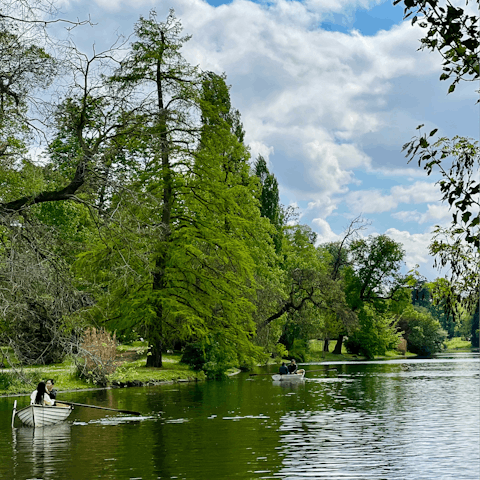 Spend a morning strolling through Bois de Boulogne