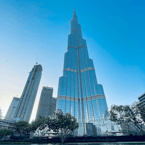 Admire the best views of the city from the stunning Burj Khalifa tower