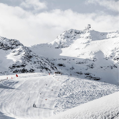 Use the ski bus to explore the pistes of La Clusaz and Le Grand Bornand