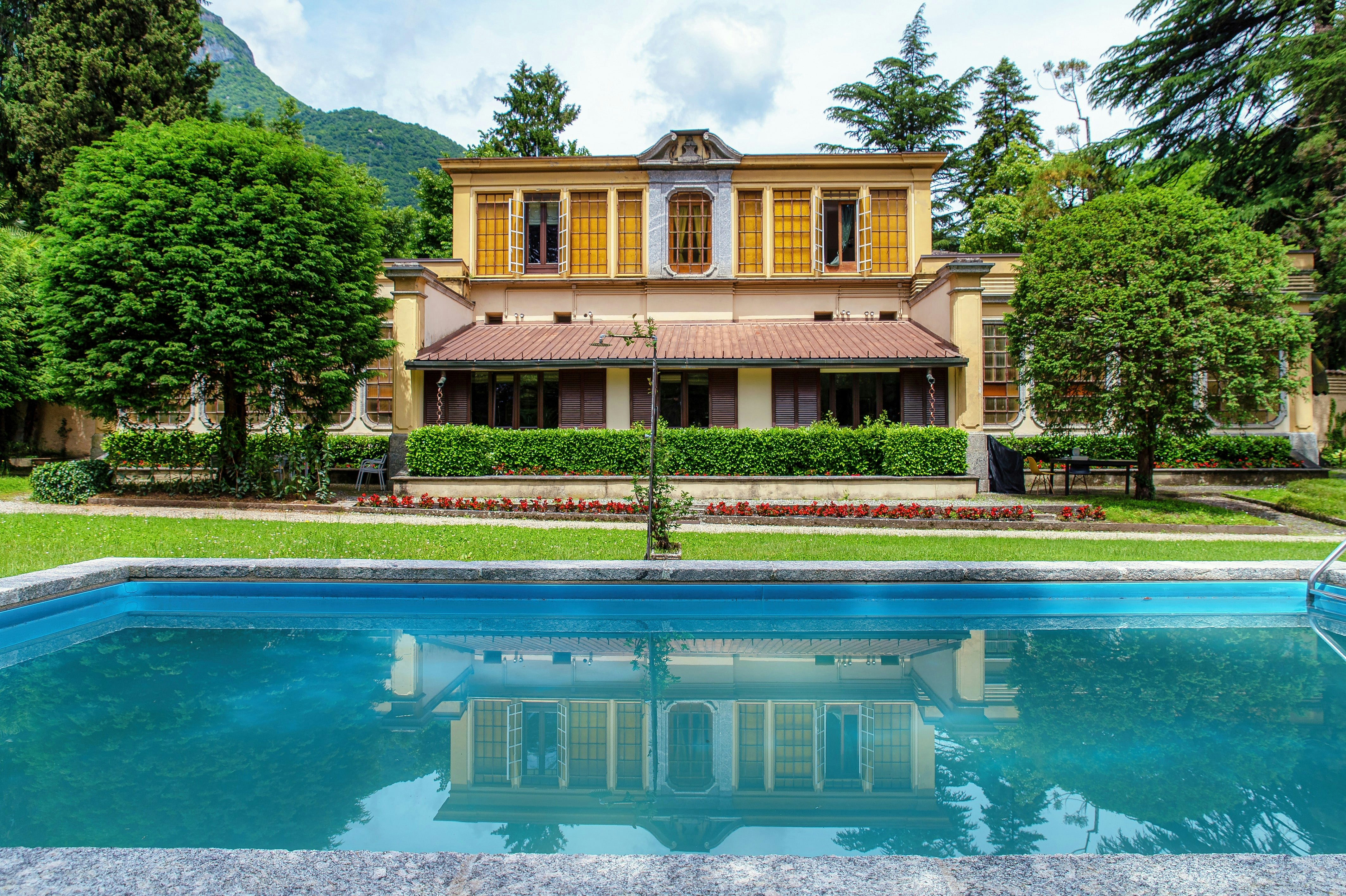 Lake Como Jewel