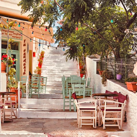Stay just 4 kilometres away from the town of Hora