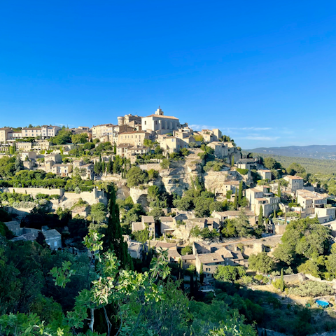 Stay a five-minute stroll from the pretty village of Gordes