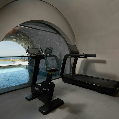 Feel energised after an uplifting workout in the gym