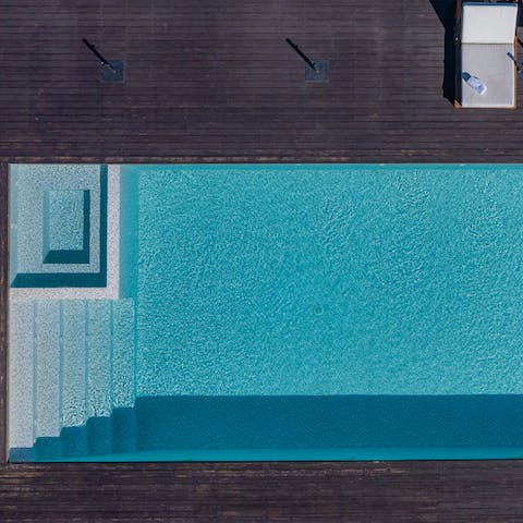 Refresh in the waters of the stunning infinity pool