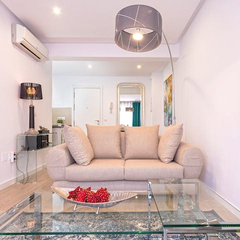 Cool off in the air-conditioned living room after a busy day of sightseeing