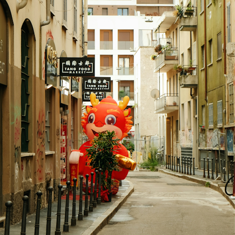 Discover Milan's vibrant Chinatown on foot