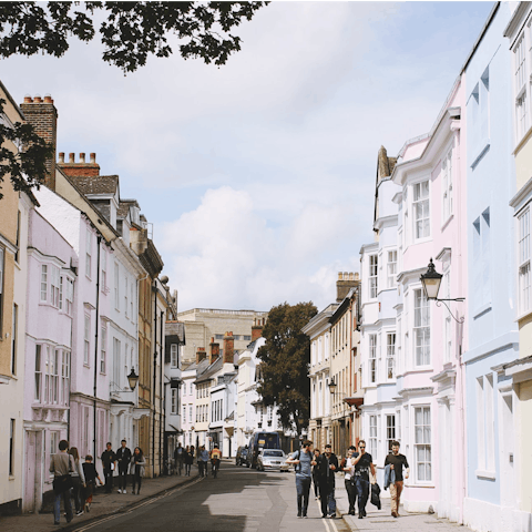 Explore the historic heart of Oxford, a thirteen-minute drive away