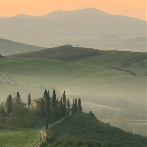 Drive through the Val di Chiana and into this historic home – just an eleven–minute drive from Montepulciano