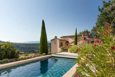 Cool off in the pool as Provençal hills stretch out below