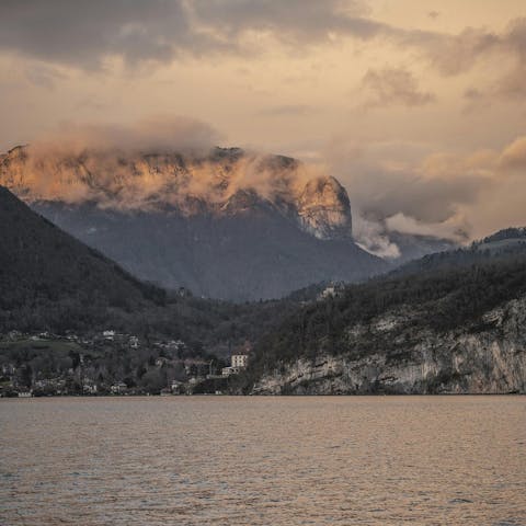 Be inspired by incredible mountain views from Lake Annecy