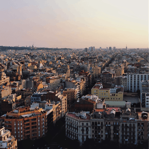 Stay in the heart of the vibrant Eixample district, with plenty of shops and restaurants on your doorstep