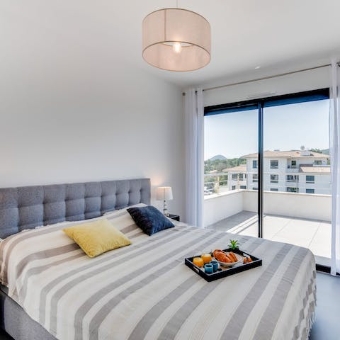 Munch croissants in the sunshine from the comfort of your bed