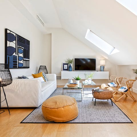 Make yourself comfortable on the sofa with a glass of Spanish wine after an exciting day of exploring