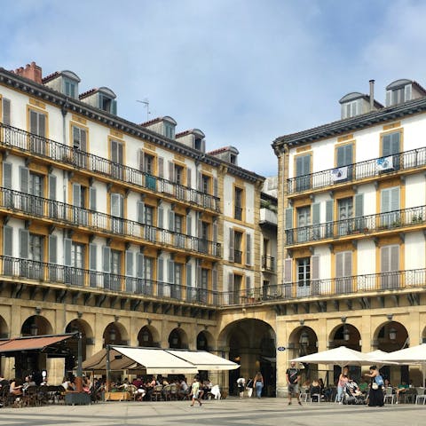 Wander into the heart of the Old Town for evening drinks