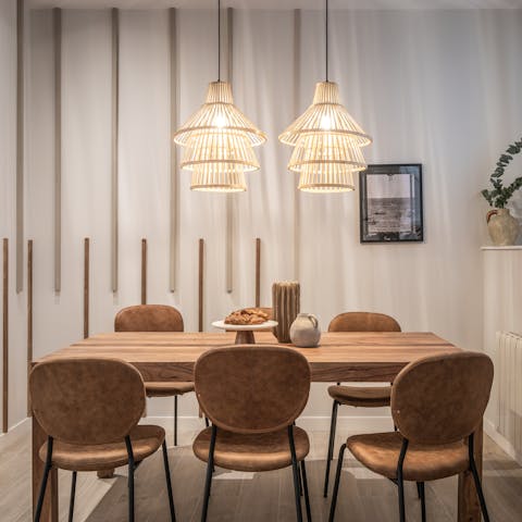 Gather around the table for pre-dinner drinks and tapas bites