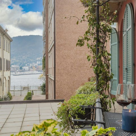 Relax on the terrace and enjoy the views over the lake and city