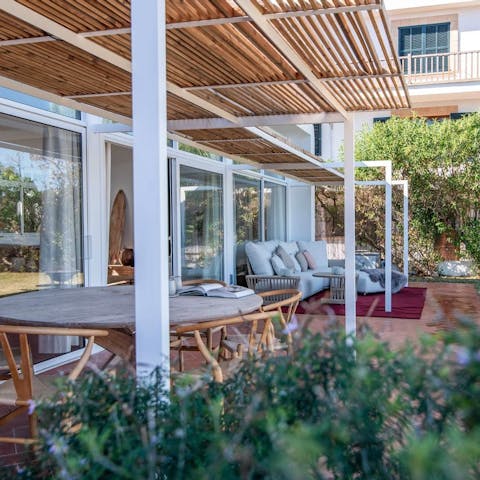 Relax on the terrace in the salt-tinged air