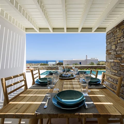 Cook fresh seafood and dine alfresco in the shade