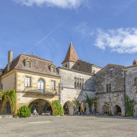 A short drive from picturesque towns